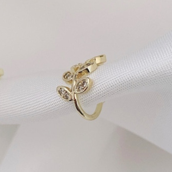 Rhinestone Leaf Ear Cuff (1 pc.) - Picture 2 of 7